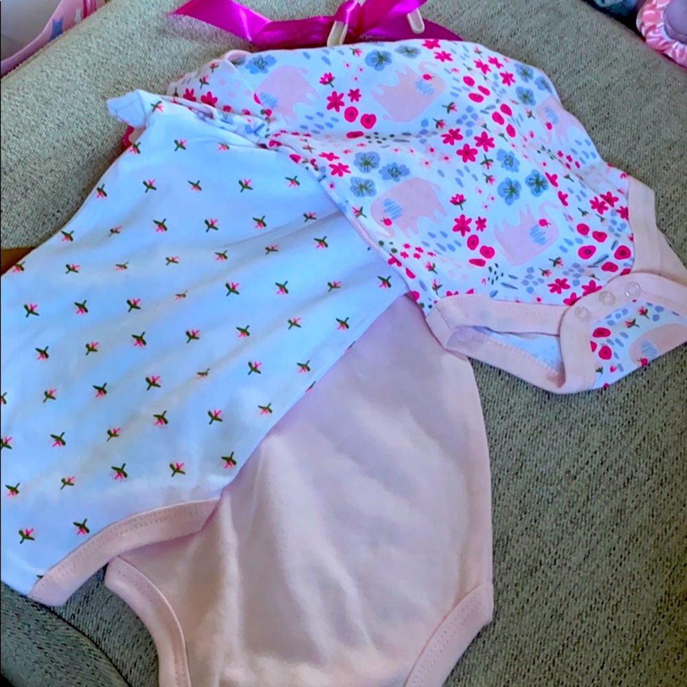 Set of 3 onesies size 0-3 months